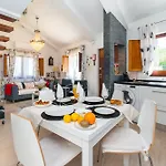 Вилла White & Grey House *