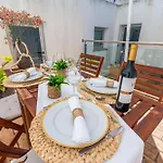 White & Grey House Вилла