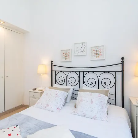 White & Grey House Villa *