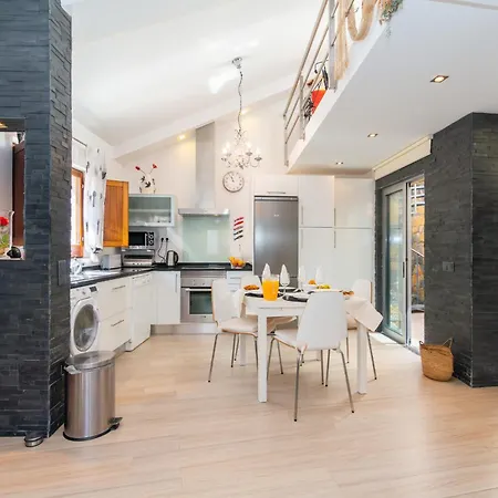 White & Grey House Villa *