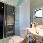 White & Grey House ヴィラ *