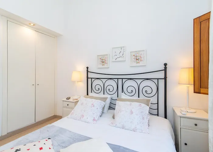 White & Grey House Villa *